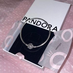 Pandora Moments Sparkling Snowflake Clasp Bangle